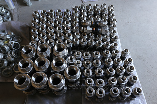 <a href=http://www.xinligd.com target=_blank class=infotextkey>橡膠接頭</a>防護(hù)罩的安裝使用