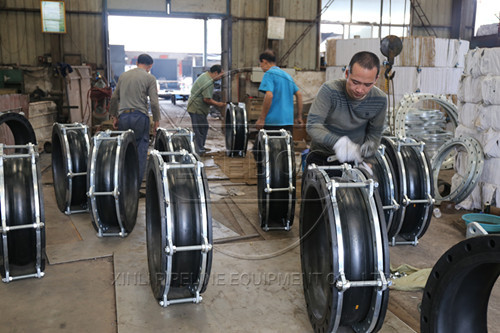 耐負(fù)壓<a href=http://www.xinligd.com target=_blank class=infotextkey>橡膠接頭</a>與普通<a href=http://www.xinligd.com target=_blank class=infotextkey>橡膠接頭</a>的區(qū)別