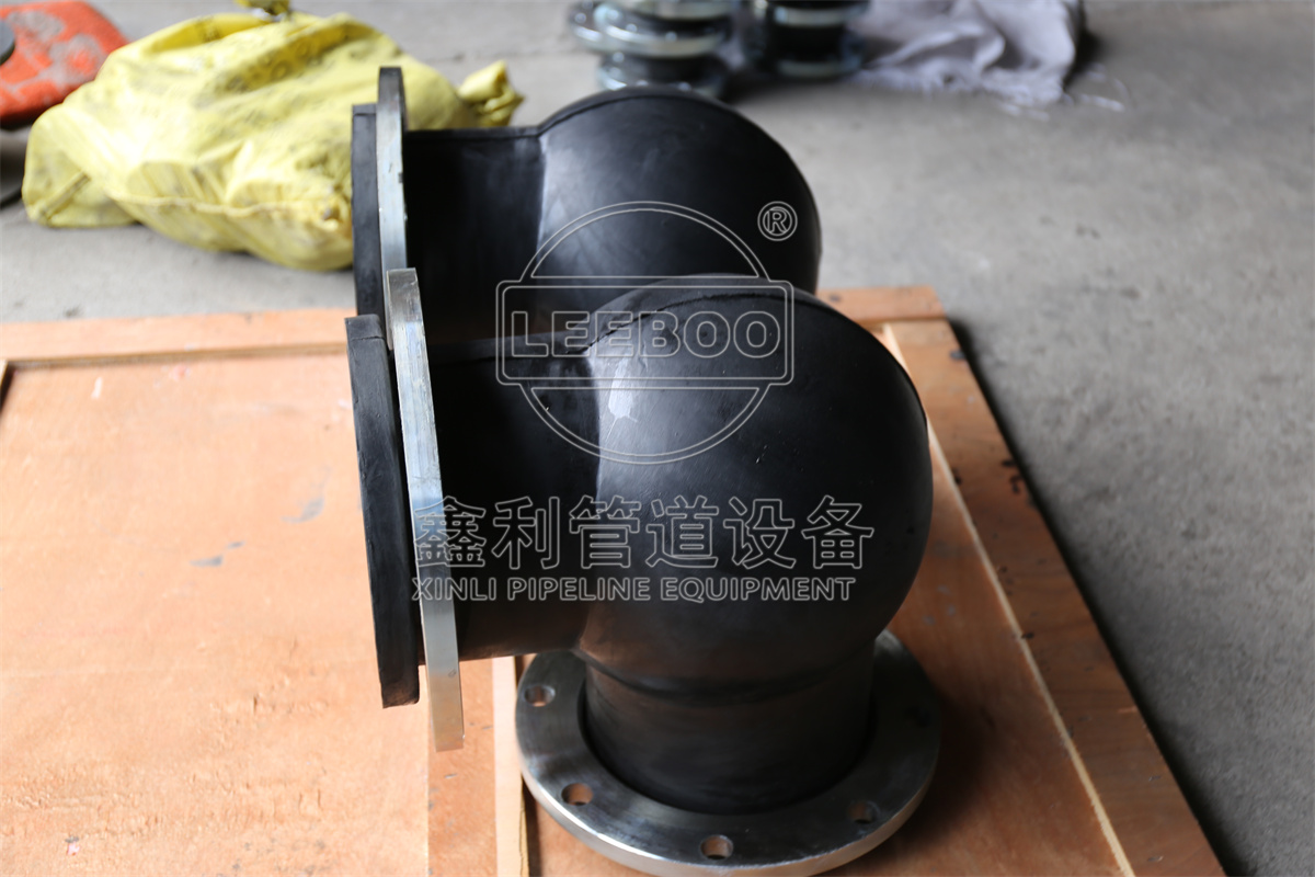 90度橡膠接頭 在管道中起到的作用