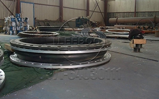 大翻邊<a href=http://www.xinligd.com target=_blank class=infotextkey>橡膠接頭</a>制作工藝升級后的產(chǎn)品有哪些特點-.jpg