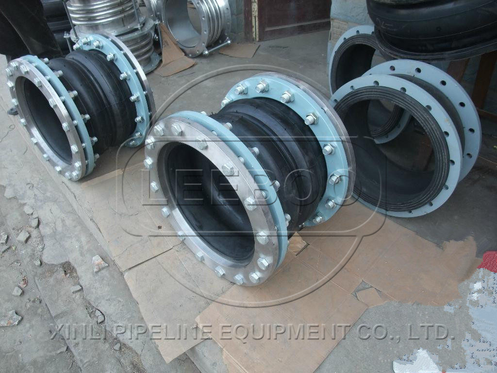 香港機(jī)場(chǎng)赤鱲角<a href=http://www.xinligd.com target=_blank class=infotextkey>橡膠接頭</a>生產(chǎn)車間